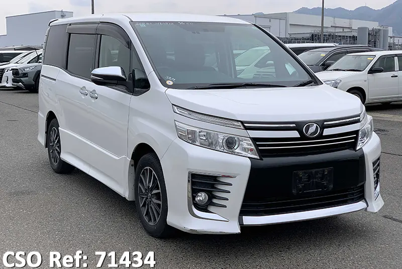 Toyota / Voxy 2015